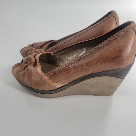 Carinii Peep Toe Heels in Tan - Picture 1 of 6